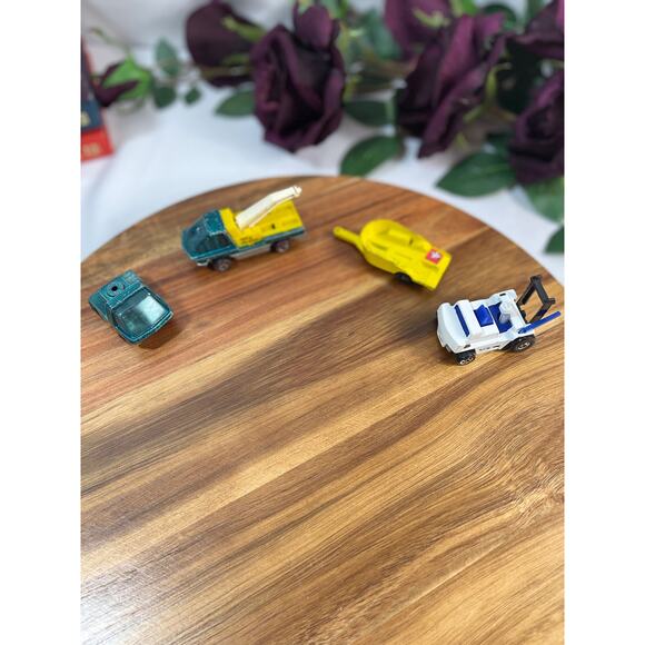 Vintage Bundle: Redline Hot Wheels, Matchbox, and FREE 1966 Collector's Case - Picture 4 of 15